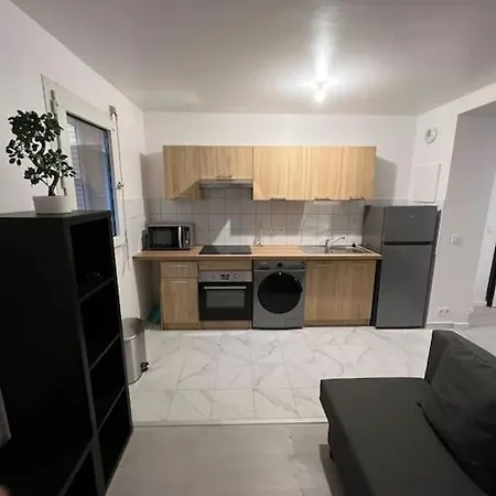 Appartement Dammarie-Les-Lys Apartment *